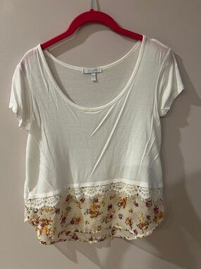 dELiA*s White Scoop-Neck Top with Floral Lace Hem Size Small